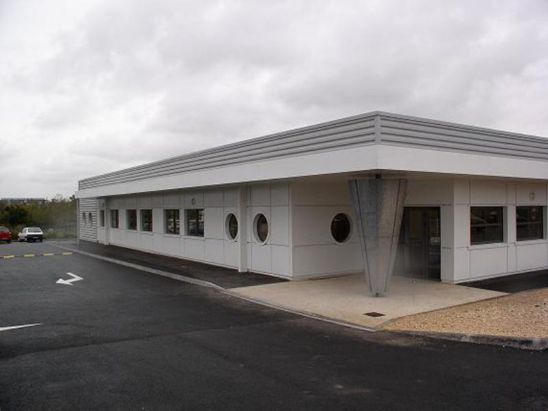 Façade avant avec stationnement