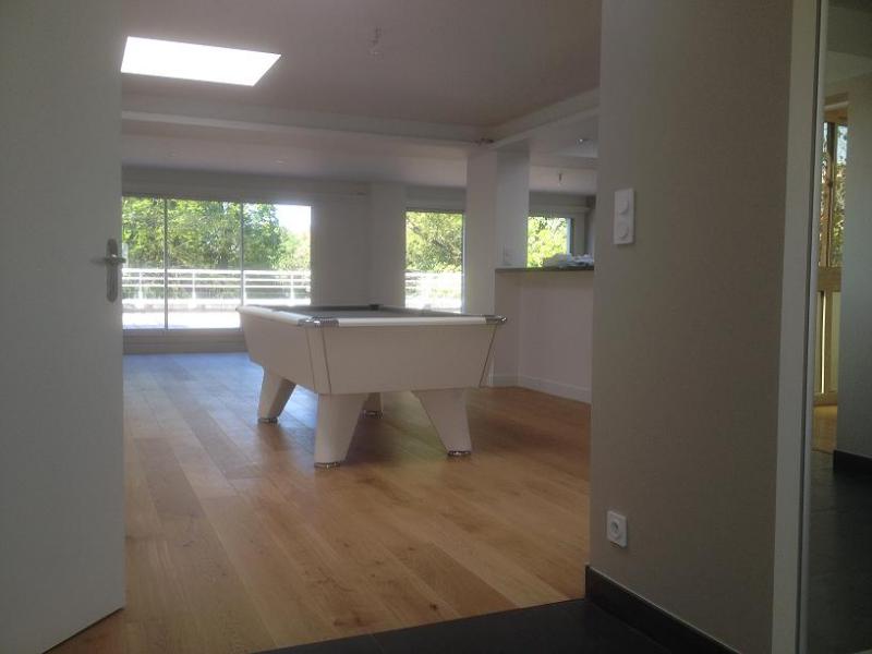 Espace réhabilité en grande pièce à vivre