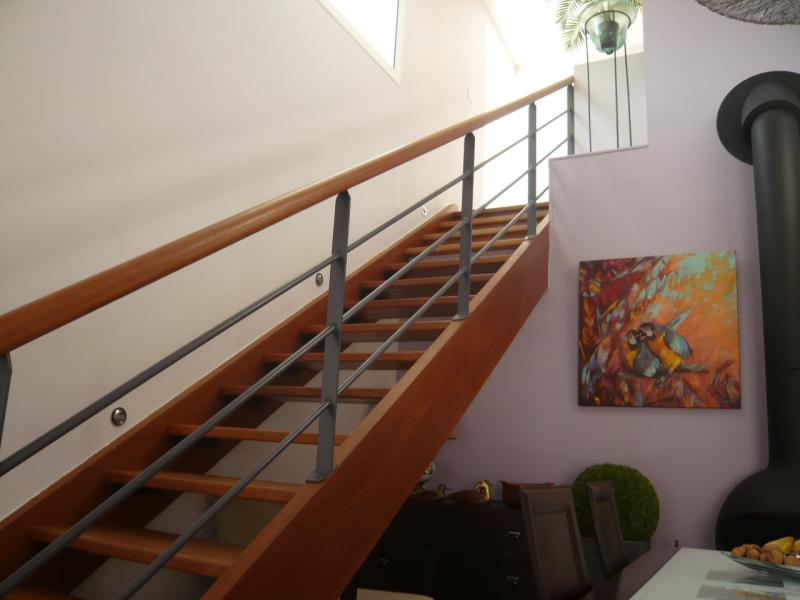 Escalier avec garde-corps posé