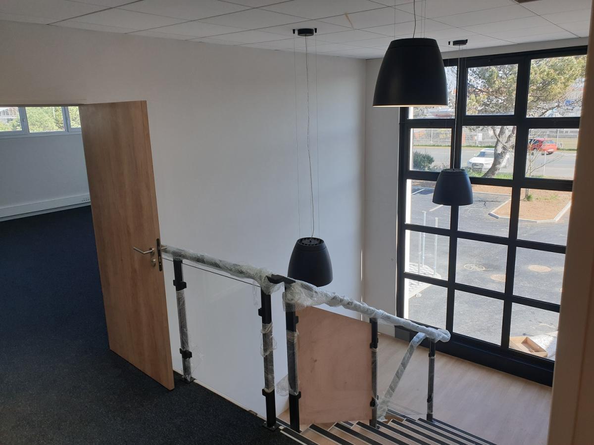 Cage d'escalier donnant sur verrière