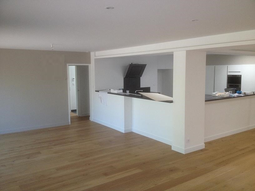 Espace réhabilité avec cuisine ouverte